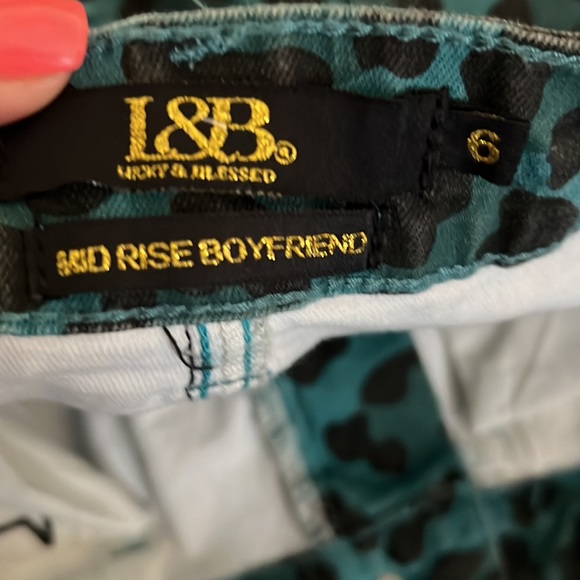 LIKE NEW!!! Animal print distressed ankle jean - Picture 7 of 7